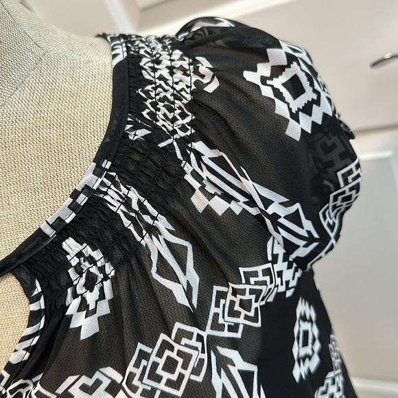 INC INTERNATIONAL CONCEPTS B/W AZTEC PRINT BLOUSE GUC SZ 2 CAREER EVERYDAY - Picture 4 of 8
